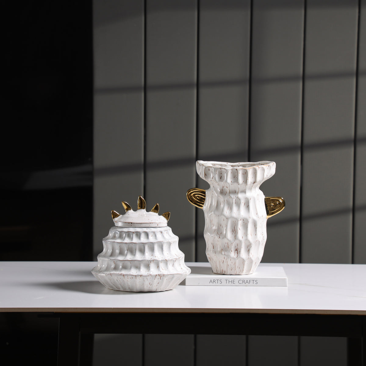 LA-D23095A Ceramic Pot – Shadows and Patterns